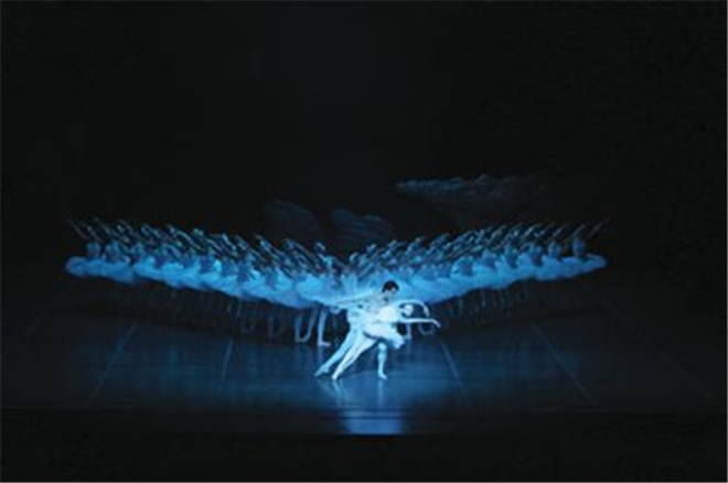上海芭蕾舞团《天鹅湖》赴荷巡演 天鹅数量翻一倍